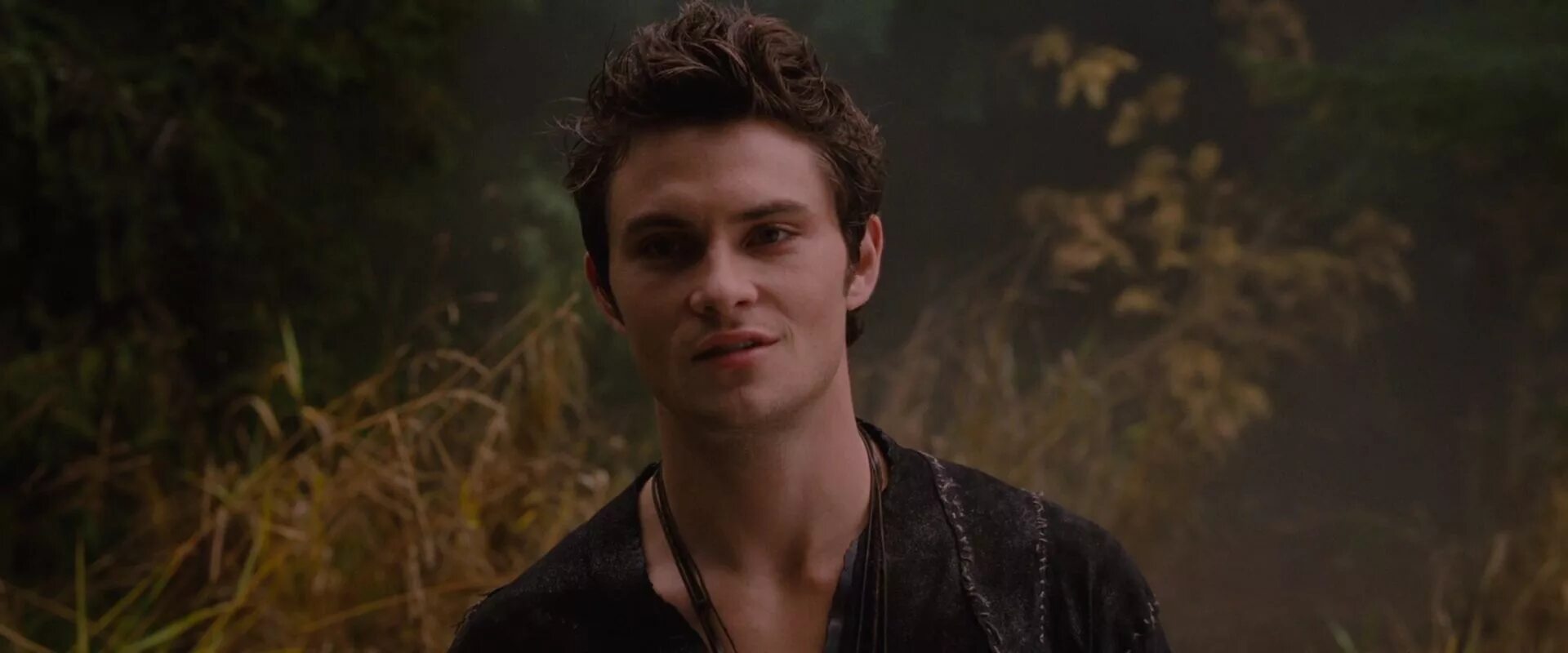 красная шапочка кэтрин хардвик 2011. красная шапочка фильм 2011 валери. красная шапочка 2011 хорошее качество. красная шапочка фильм 2011 валери и питер. аманда сейфрид красная шапочка (2011).