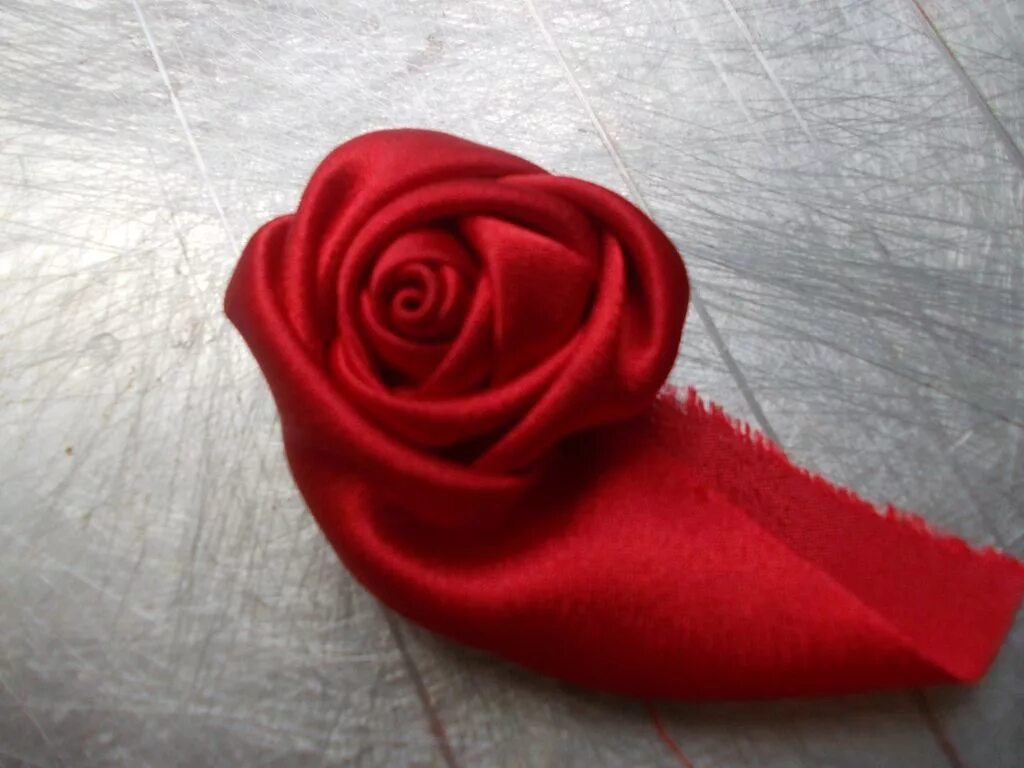 Мастер класс розочка. Цветы из подкладочной ткани. Розы из ткани плоские.