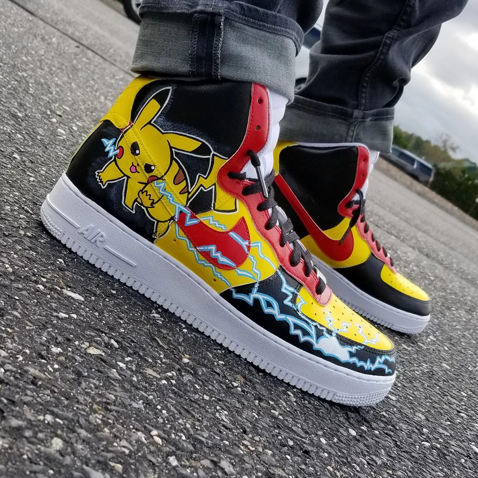 Reebok men 2022. Твинки кроссы. Парень в красных кроссовках. Adidas zx 80 moscow custom. Найк сетчатые кроссовки 2022.