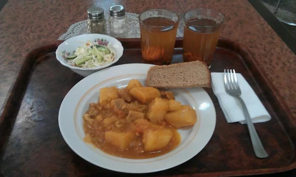 Еда в столовой. Столовая ссср. Обеды в советских столовых. Обеды в советских столовых. Столовая 90х.