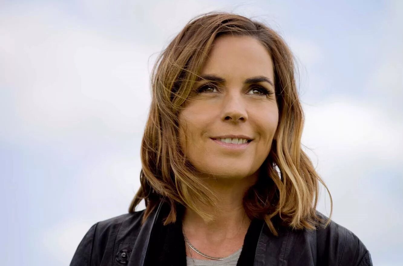 Locked traits. Space company. Локед ап игра. Дидье шнайдер ведущая фото. Positive traits of character.