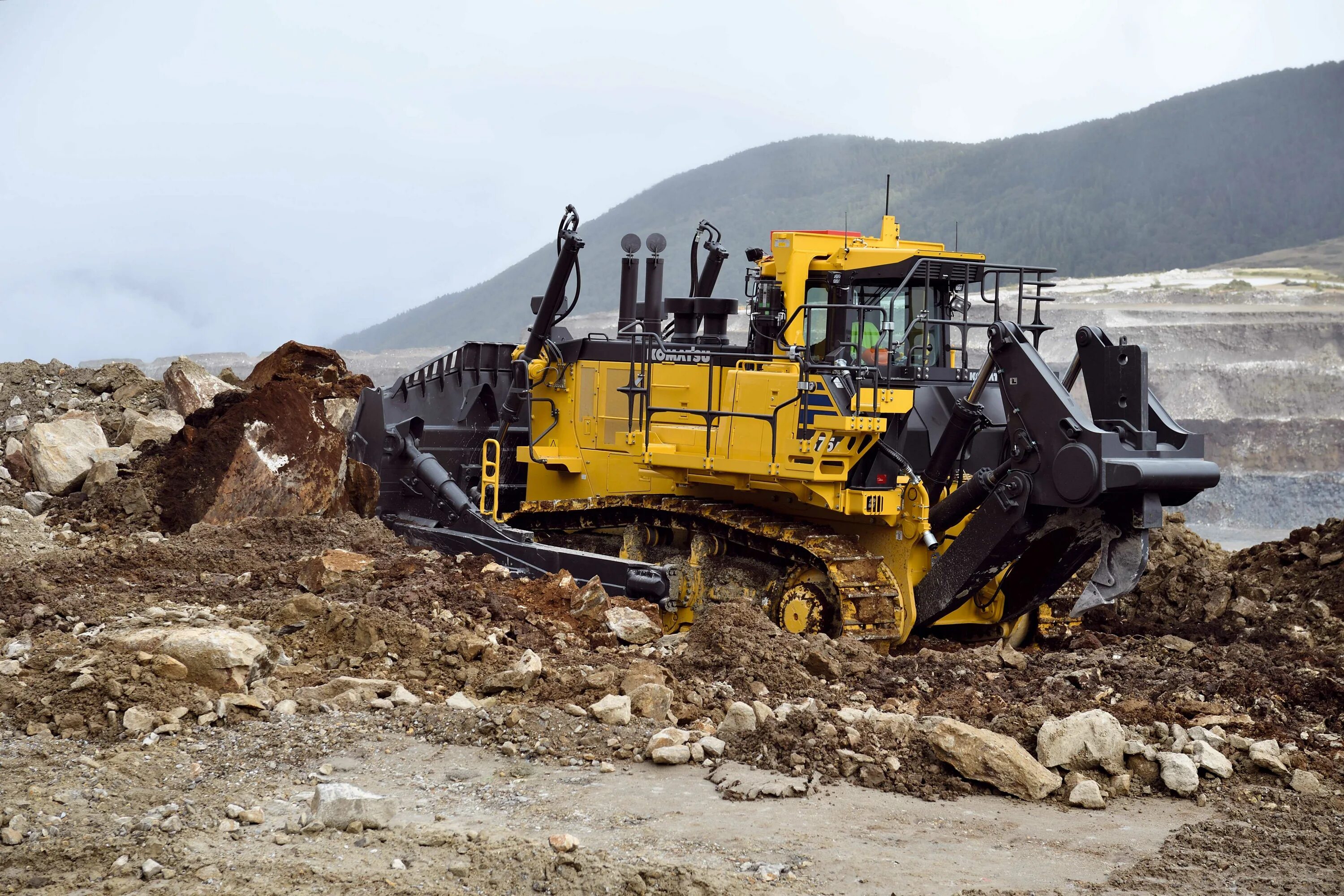 Кузня комацу нет монголов. Бульдозер komatsu d375. бульдозер komatsu d575a. бульдозер комацу 375. бульдозер komatsu d375a-5d.