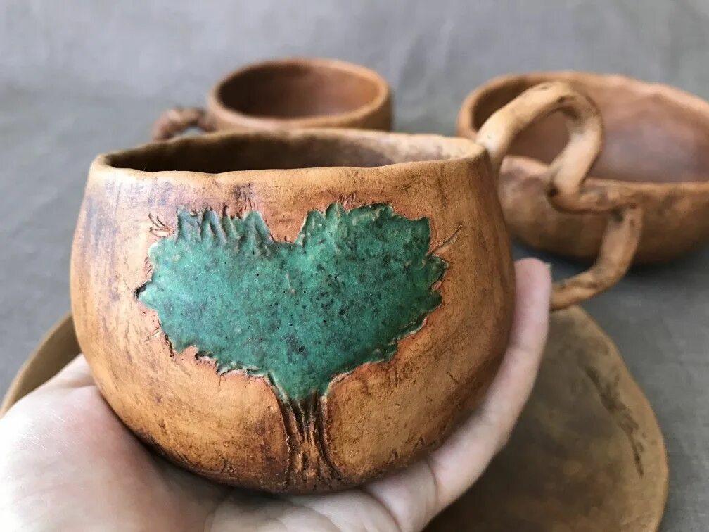 Молочение глиняной посуды. Кружки керамика молочение. посуда молочение. молочение глиняной посуды кружки.