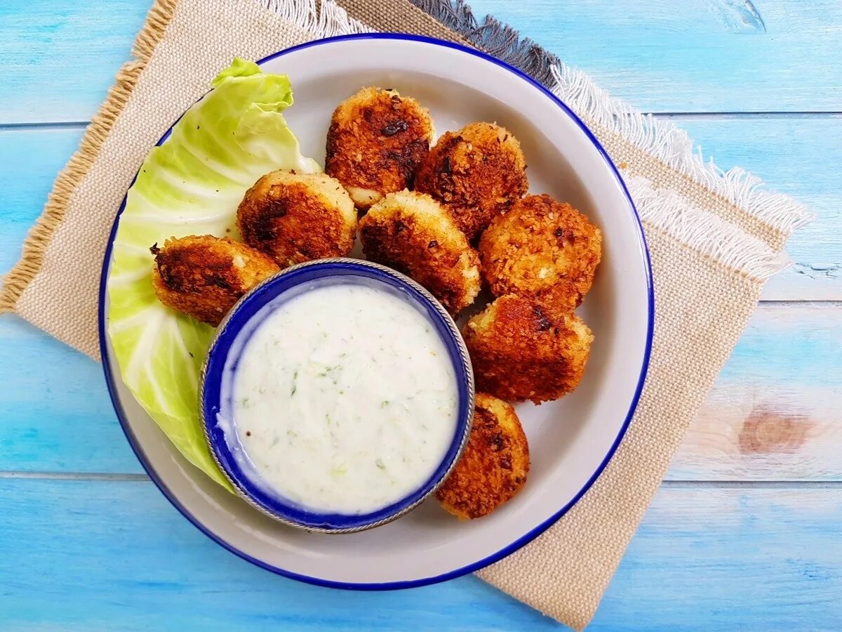 Как приготовить котлеты из судака. Рыбные котлеты из судака. Рыбные котлеты из судака. Вкусные рыбные котлеты из судака. Котлета из трески в панировке.