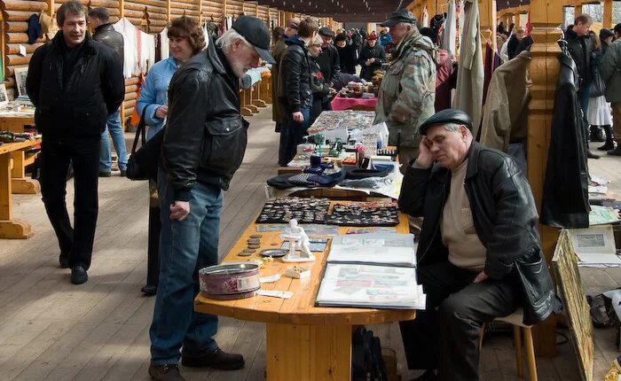 Измайловский блошиный рынок. Блошиный рынок в Измайлово. Измайловский блошиный рынок в Москве. Вернисаж в Измайлово блошиный. Блошиный рынок в Измайловском вернисаже.