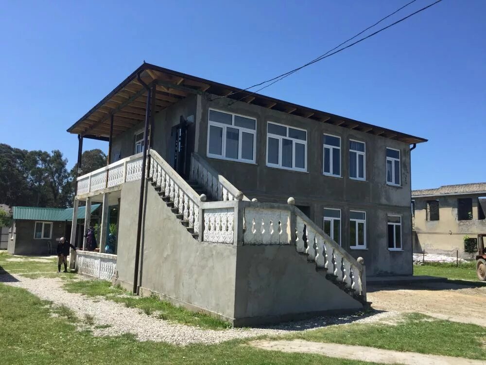 Кындыг частный. Абхазия дом кындыг. орлиное гнездо абхазия.