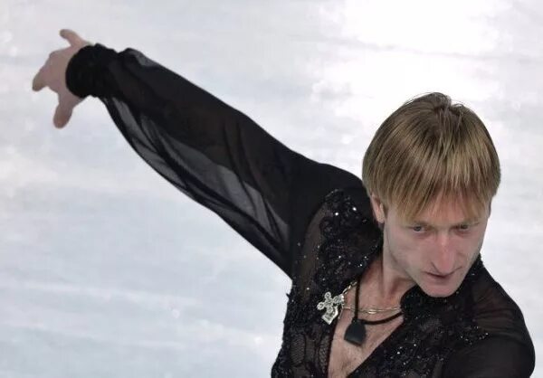 Евгений плющенко фигурист. Евгений плющенко олимпиада 2002. Катании. Зимние виды спорта фигурное катание. Евгений плющенко сочи.