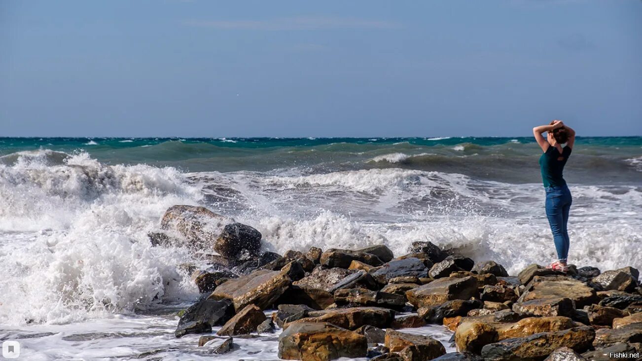 Море летом без посредников. Фотосессия в анапе на море. в капюшоне перед морем анапа. чёрне мое еа берегу анапы. фотографию в анапе море чтобы ты смотрела и плакала.