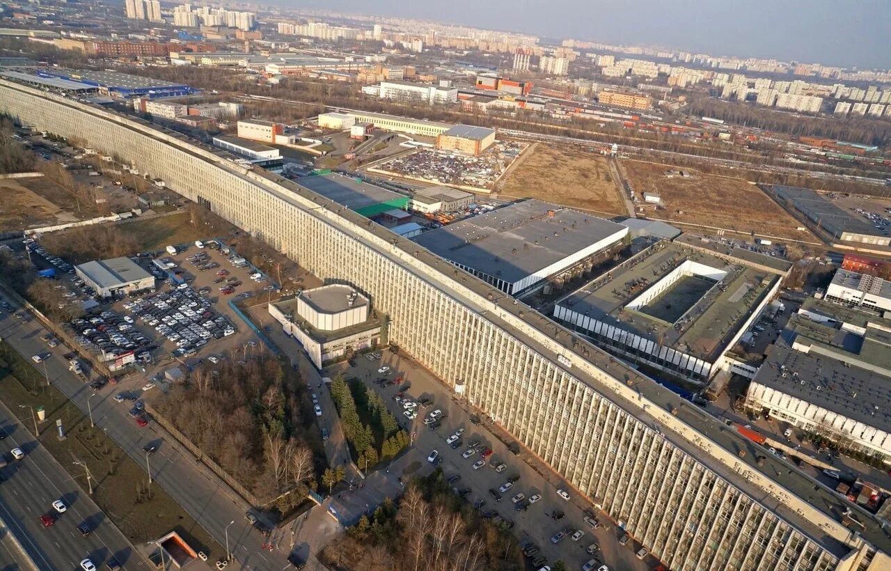Самый большой дом в длину. Лежачий небоскреб в москве на варшавке. самый длинный дом варшавское шоссе 125. лежачий небоскреб&quot; на варшавском шоссе 125. самое длинное здание на варшавском шоссе.