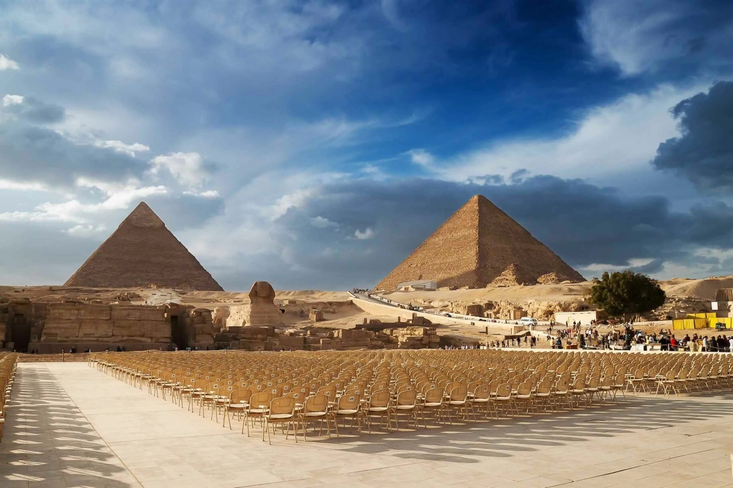 В какой стране находятся пирамиды. Пирамиды Гизы (Каир). Пирамиды Луксор Египет. Пирамиды Египта Кайро.