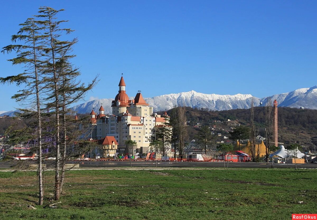 сочи парк диснейленд. сочинский национальный парк. сочи парк отель горы.