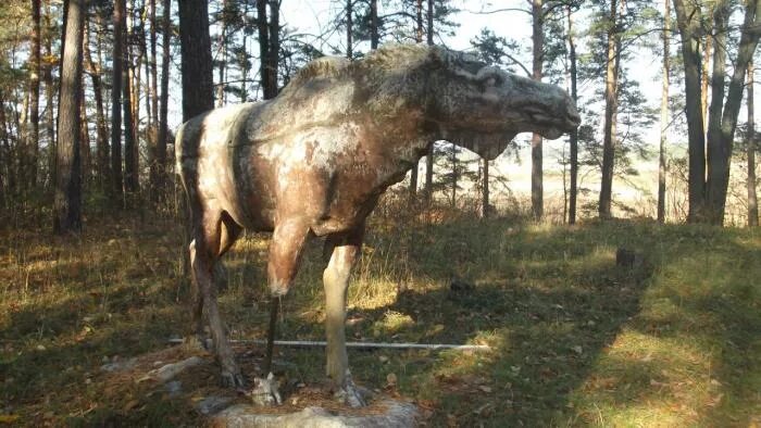 Памятник лосю Мытищи пансионат. Памятник лосю на Ленинградском шоссе. Статуи лосей в Тверской. Статуя лося на Ленинградском шоссе.