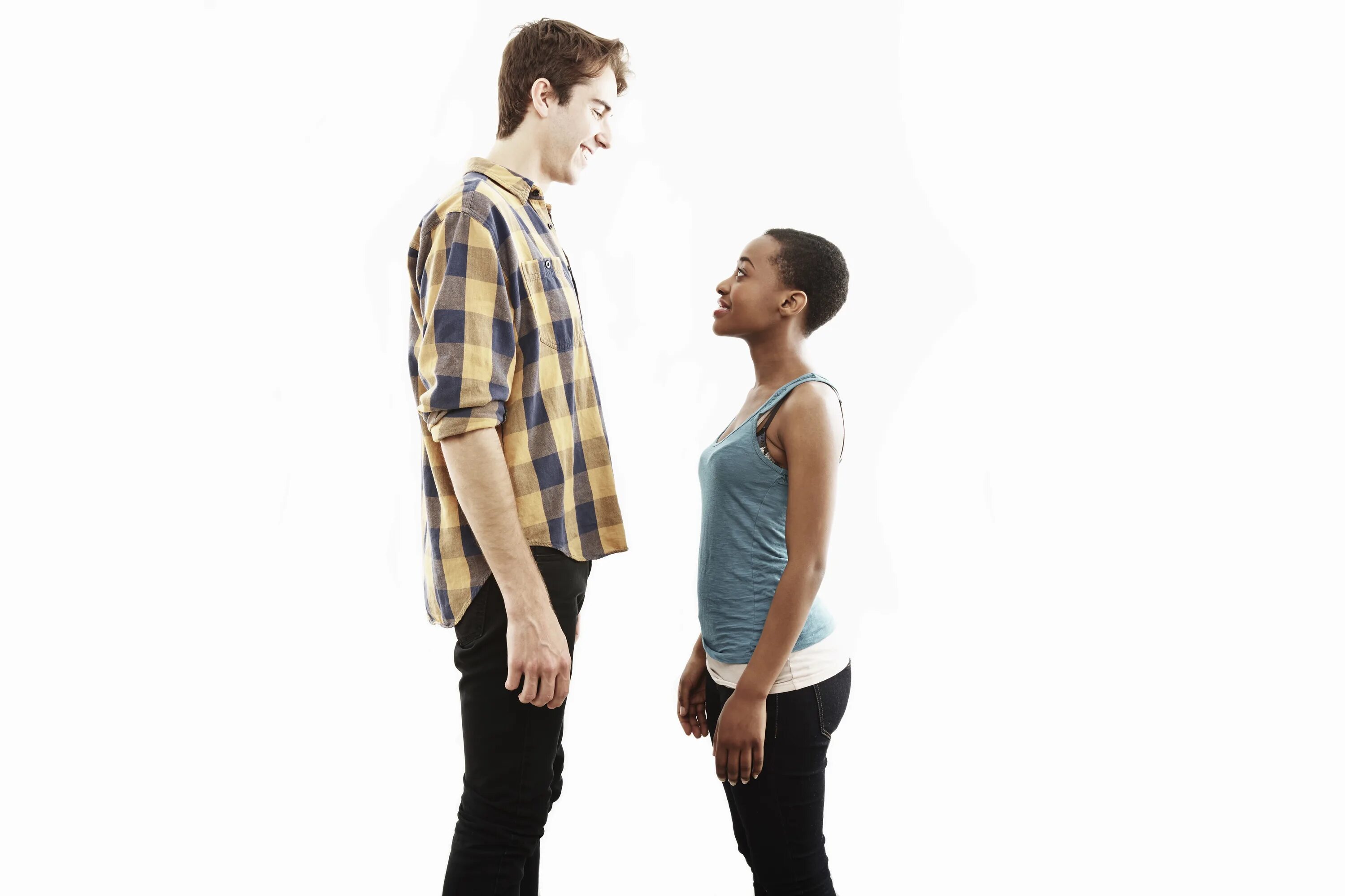 People want to live in an. Девушка выше парня. Высокий и низкий мужчина. Низкий рост. Высокий парень с девушкой.