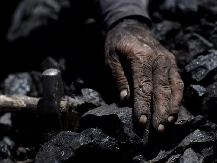 Добыча угля. Антрацит уголь донбасса. Уголь горняк. Проходчик угольная шахта. Черный шахтер.