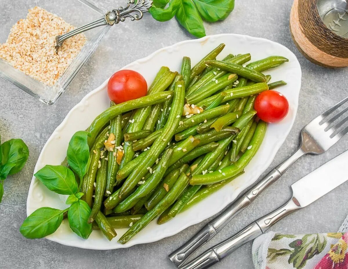Стручковая фасоль с яйцом и чесноком. Фасоль стручковая спаржевая зеленая. фасоль стручковая green. бобы мунг стручковая фасоль. фасоль журавушка спаржевая.
