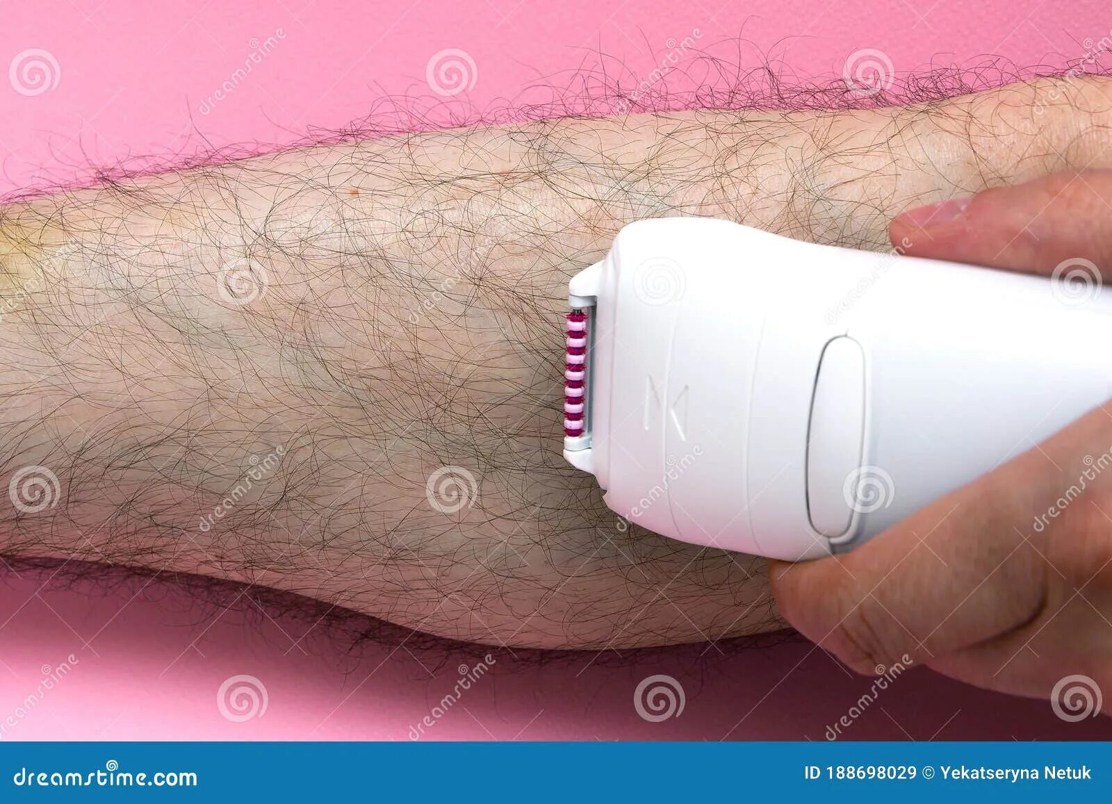 Можно ли брить пушок. Правильное бритье ног. Стрижка бороды подбородок. Бритье ног у мужчин машинкой. Щетина на подбородке у мужчин.