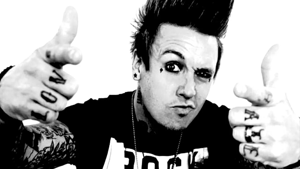 Papa roach between. Papa roach between angels and insects. битвин ангелс папа роуч. papa roach 2000 between angels. papa roach between angels and insects альбом.