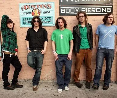 People in planes. Самолет фото. People in planes. Люди в самолете. People_in_planes_-_last_man_standing.