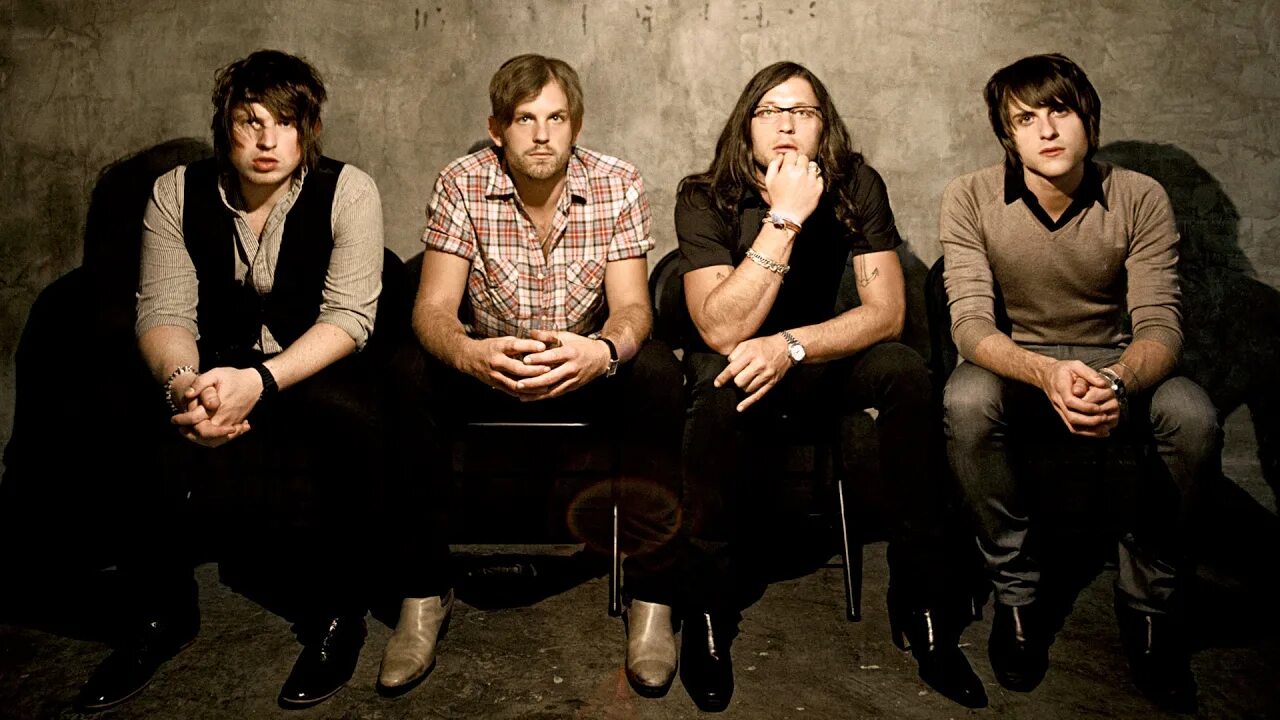 Kings of leon fire. Kings of leon солист. lion king. king группа.