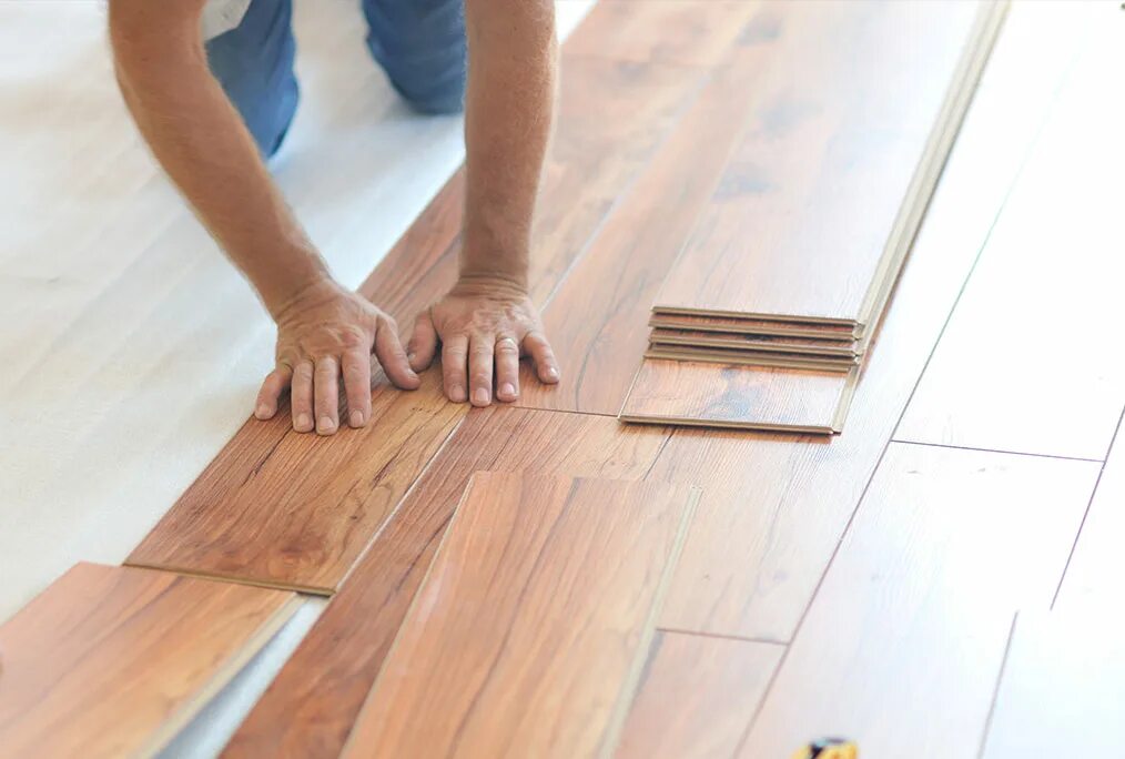 Укладка полов. Укладка ламината. Укладчик ламината. Напольные работы. Укладка напольных покрытий.