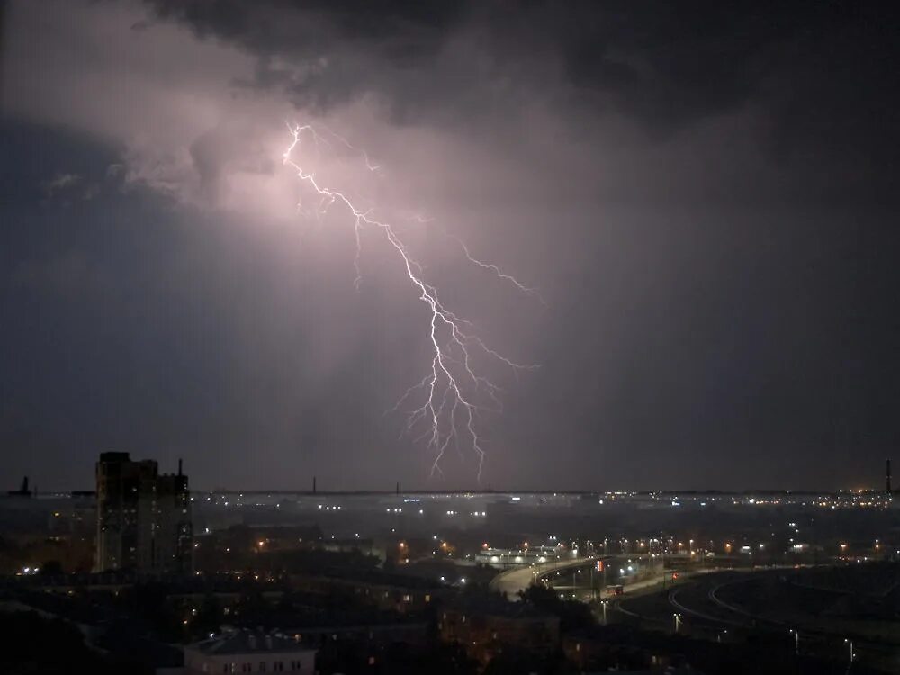 Жара и гроза. Штормовое предупреждение. Гроза в Усть Илимске. Штормовое предупреждение из за жары. Сильный жар ночью