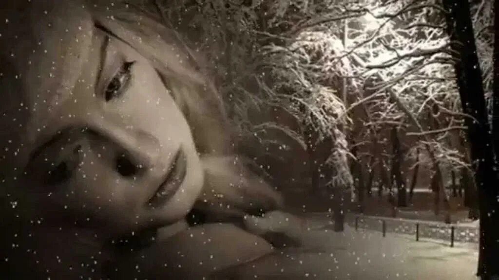 Снег кружится. Вьюга. Песня зимние метели. Женщина в метель. Девушка метель.