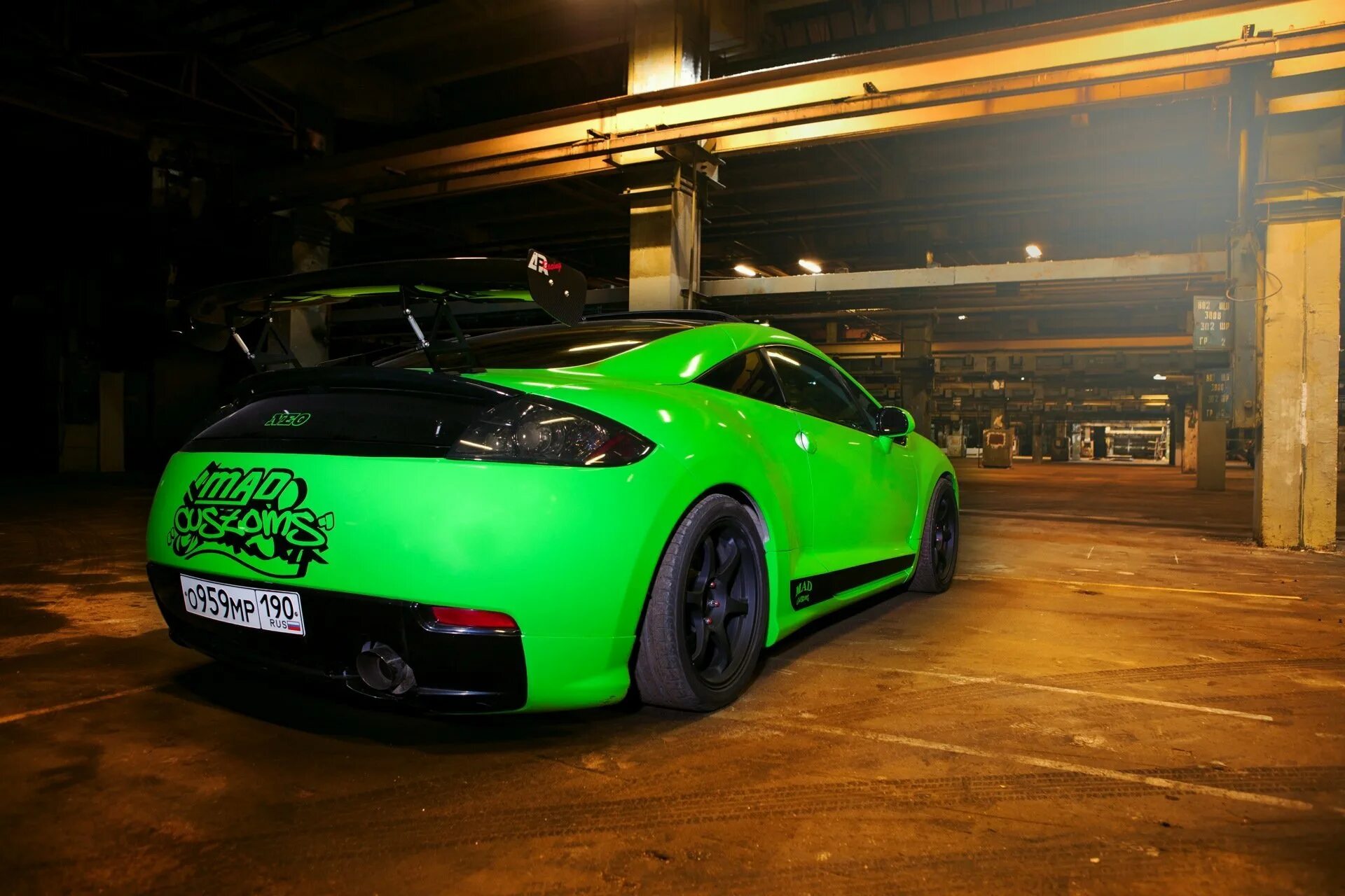 Маникюр с ярко салатовым цветом. Маникюр салатовый с желтым. Lamborghini aventador салатовый. Кислотные цвета. Кислотно салатовый.