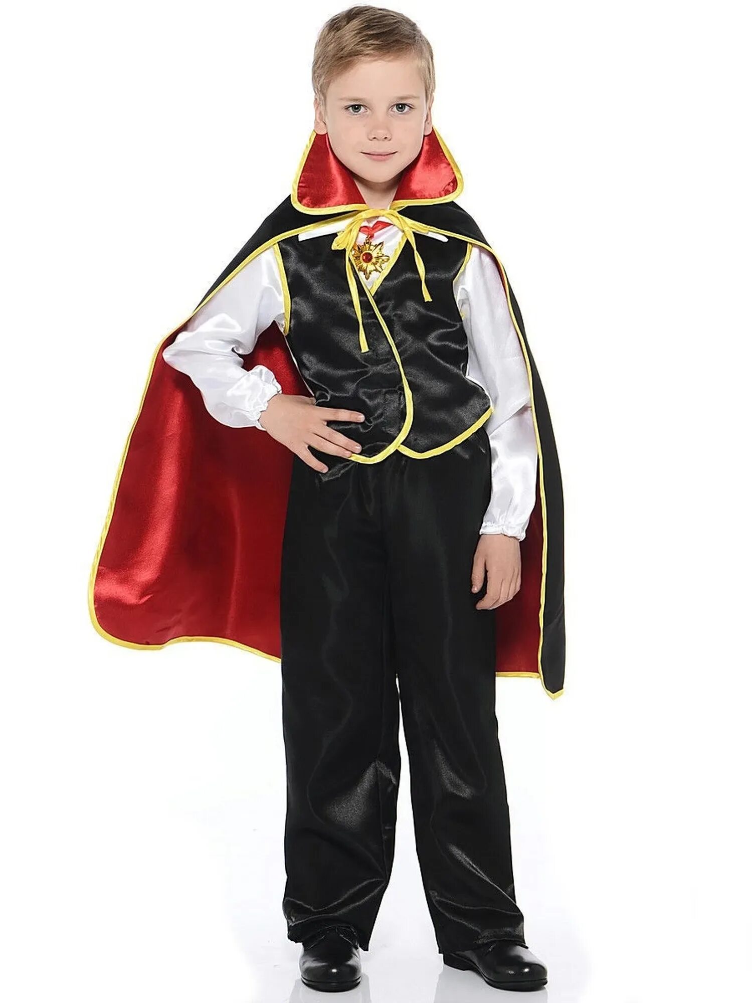 Нового костюмы для детей. Карнавальный костюм Дракула батик. Карнавальный костюм Дракула красный батик. Батик костюм Дракула для мальчика. Костюм Дракулы детский 122-128.