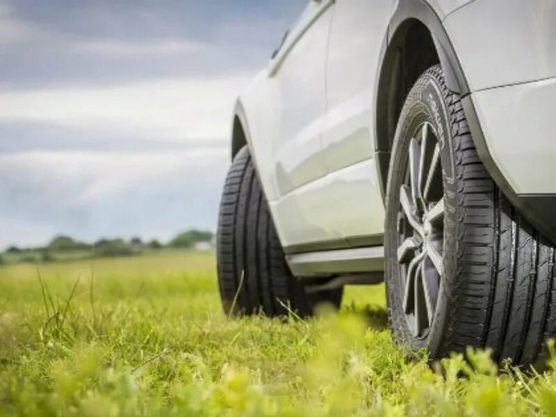 Топ летних шин 2025. Реклама летние шины nokian. летние шины с солнцем. машины bmw лето шины. диски подобрать под летнюю резину.