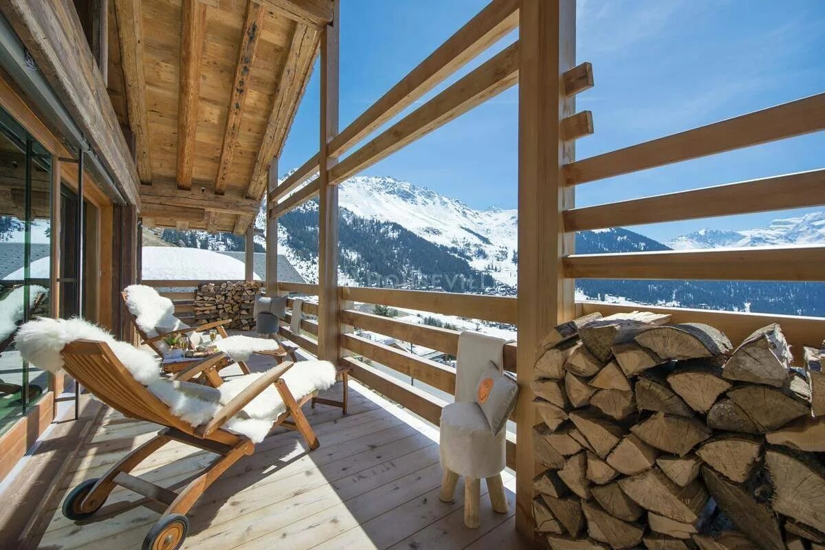 Загородная резиденция в альпах швейцарии. Балкон в стиле шале. Зимний сад алютех. Зимняя веранда. Зимняя веранда.