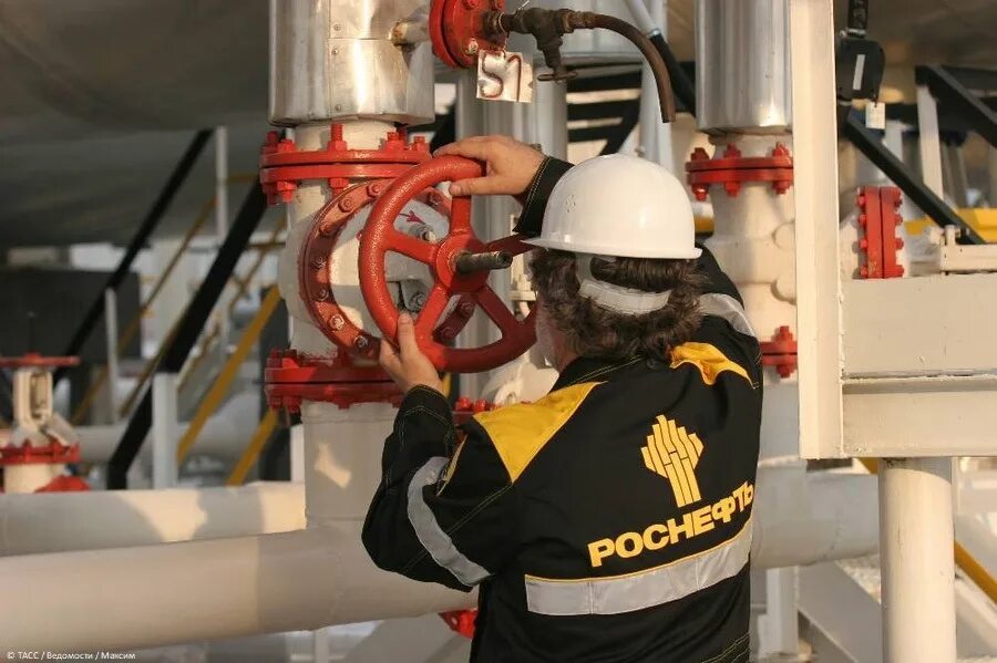 Поставщики нефти и газа. ГАЗ нефть Роснефть. Монтаж трубопровода Роснефть. Роснефть добывает ГАЗ. Роснефть добыча газа.