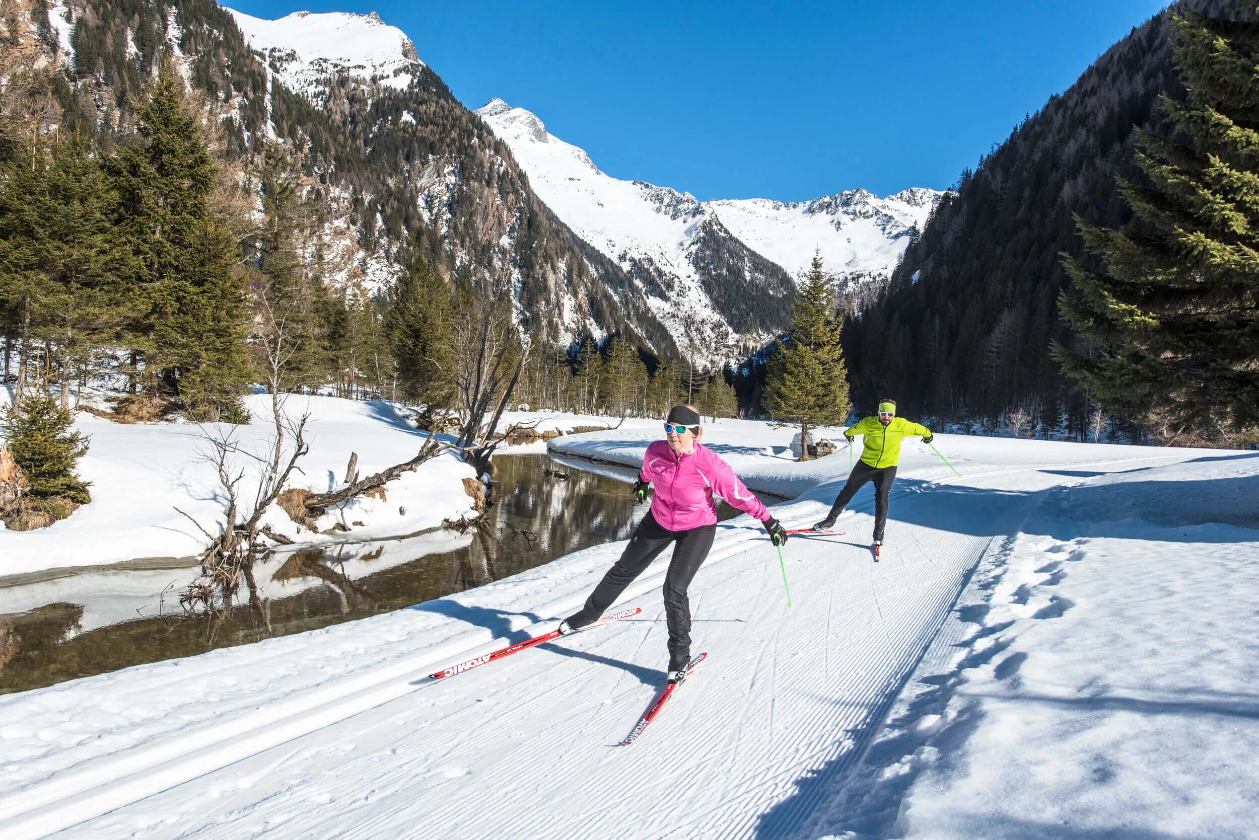 Cross country ski. Кросс Кантри лыжи. Cross-Country Skiing Sport. Cross на лыжах. Лыжи Cross горные.