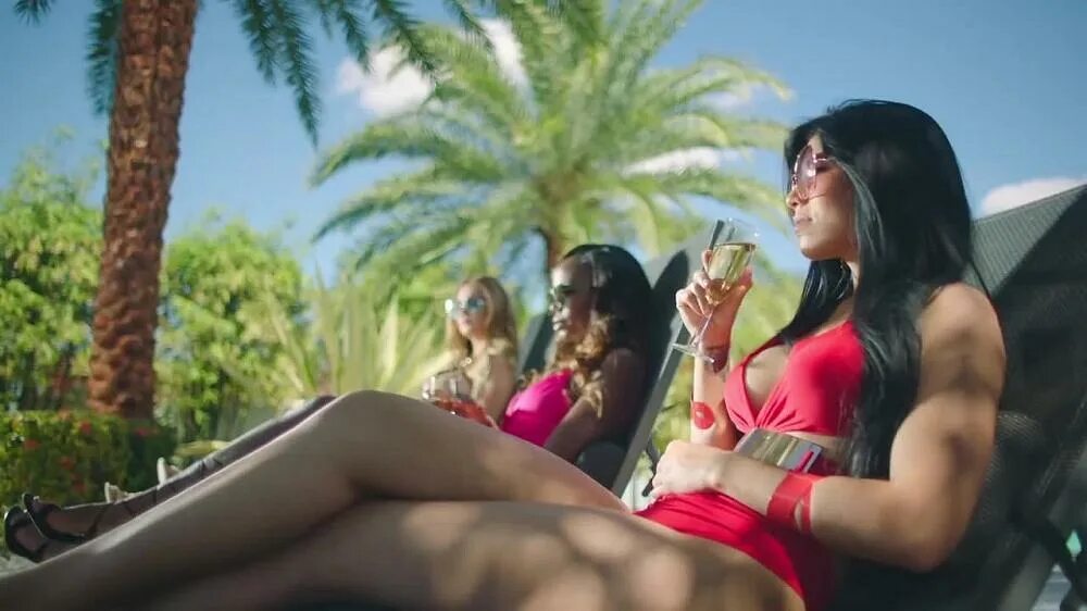 Лобода клип 2022. Клип лето. Клипы лета 2022. Дуся хеликоптер певица. Видеоклипы 2022.