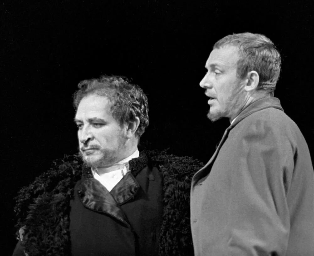 Идиоты фильм 1998. Идиот сцены. Идиот сцены. Юрий яковлев идиот фильм 1958. Спектакль идиот театр моссовета.