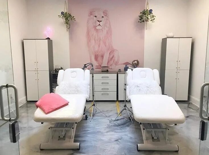 М. Кабинет наращивания ресниц интерьер. Кабинет для наращивания ресниц. Салон наращивания ресниц. Рабочее место мастера по наращиванию ресниц.