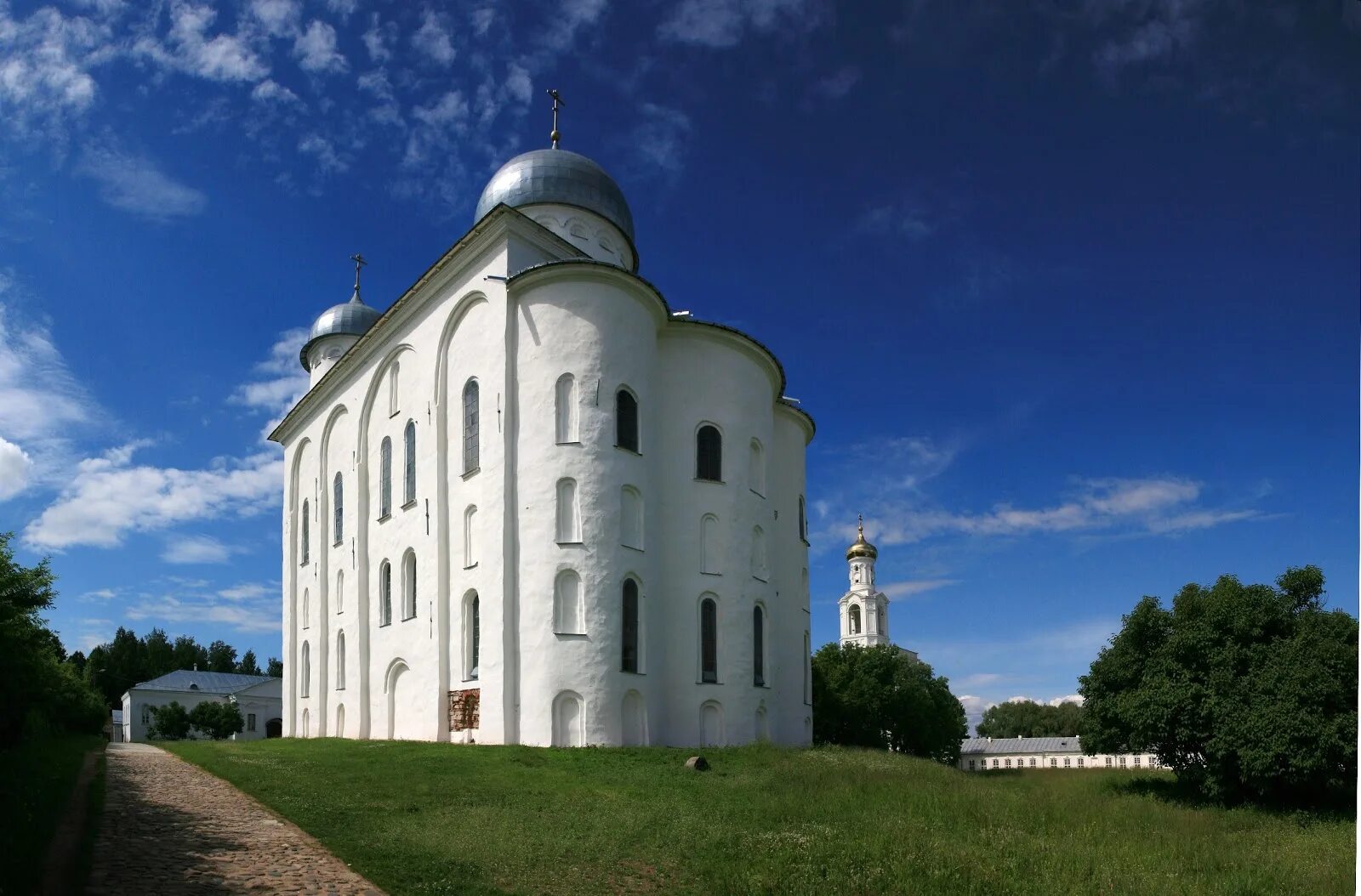 Православный великий новгород. Однокупольный храм в Новгороде. Церкви Великого Новгорода. Одно купольнцый храм Новгорода Великого.