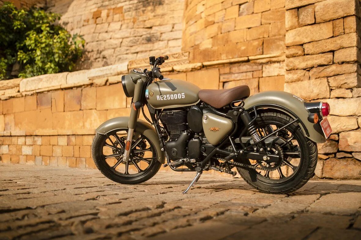 Роял энфилд классик 350. Роял энфилд классик 350. Royal enfield classic 350 2022. Роял энфилд классик 350. Royal enfield classic 350.