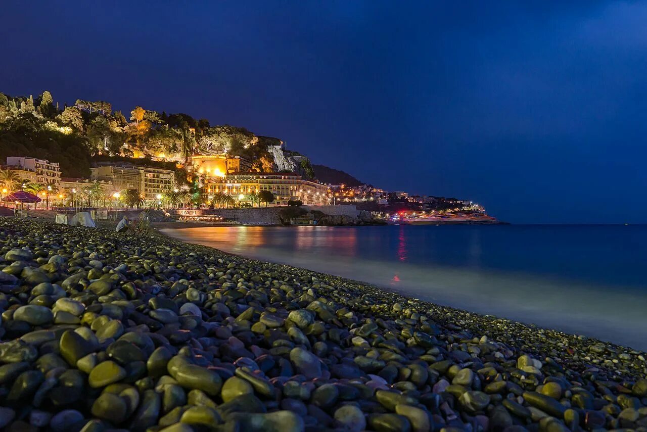 Nice beach. Лазурный берег Франции Италии. Ницца Лазурный берег. Лазурный берег Италии Монако. Юг Франции Ницца.