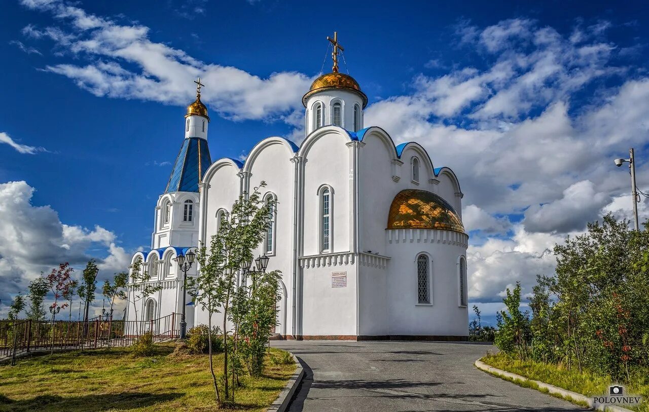 Храм спаса на водах мурманск расписание. Морской православный храм спас-на-Водах Мурманск. Храм Спаса Нерукотворного в Мурманске (спас-на-Водах). Храм Спаса на Водах Мурманск летом. Морской храм в Мурманске.