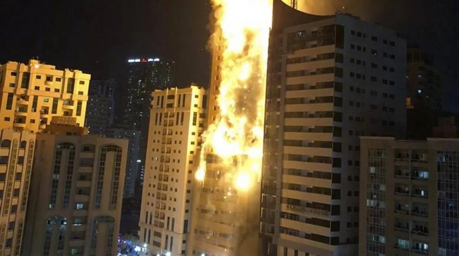 Горит небоскреб. Пожар небоскреба в Шардже. Sulafa Tower Dubai. Пожар в Дубае. Пожар в Дубае небоскреб.