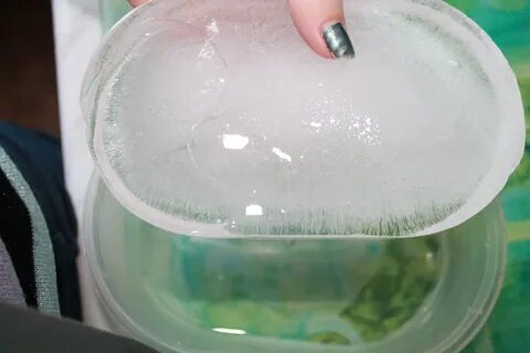 В лед налили воду