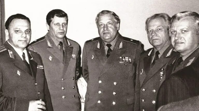 Генерал тухаринов. Громов афганистан. Генерал-полковник юрий владимирович тухаринов. Афганская война командующие. Тухаринов юрий владимирович афганистан.