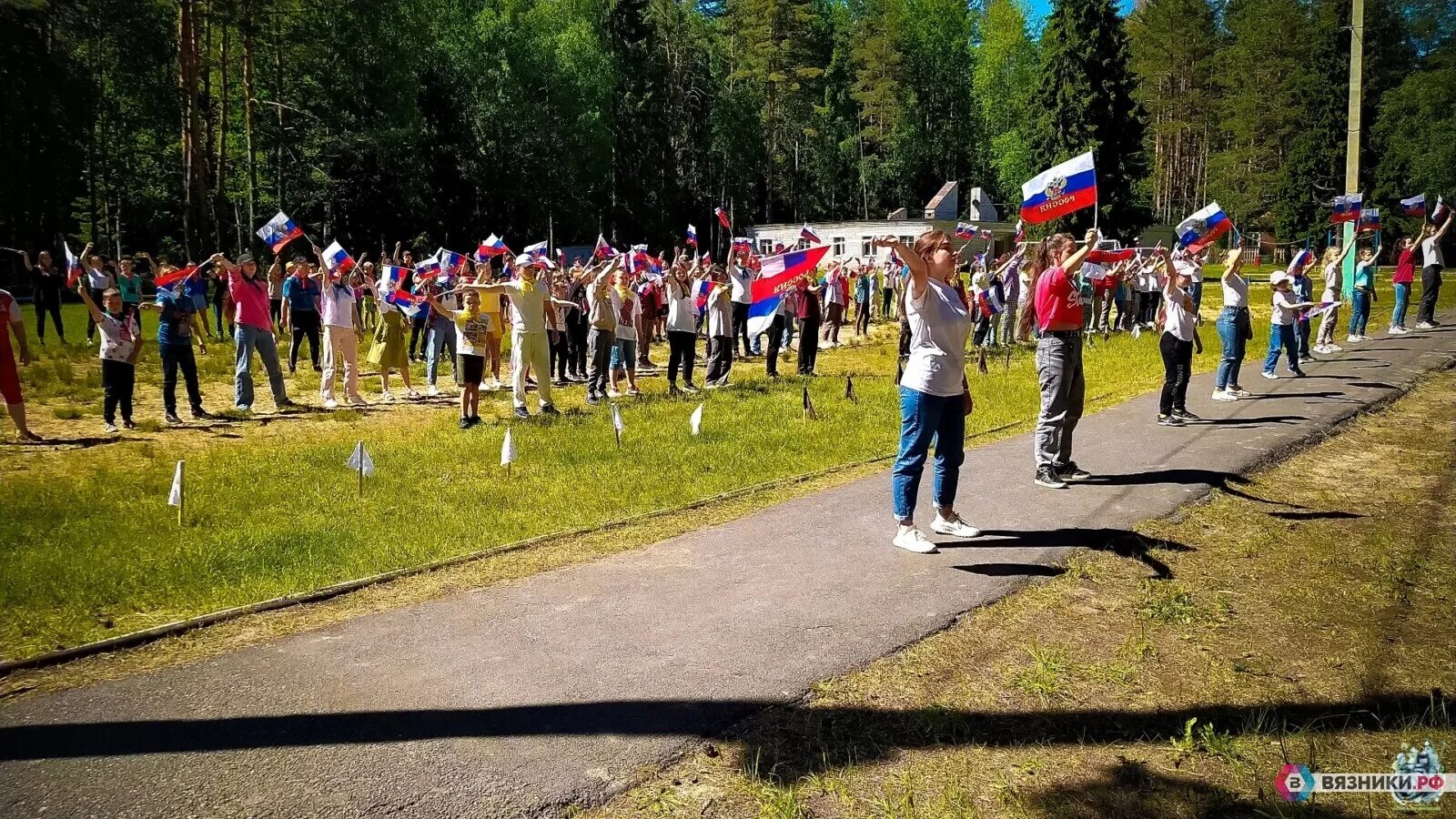 Лагерь Сосновый Бор Вязниковский район. Детский лагерь Кузнецкий район Сосновый Бор. Сосновый Бор Вязниковский район детский лагерь. Сосновый Бор Вешкайма лагерь детский. День россии в лагере мероприятия