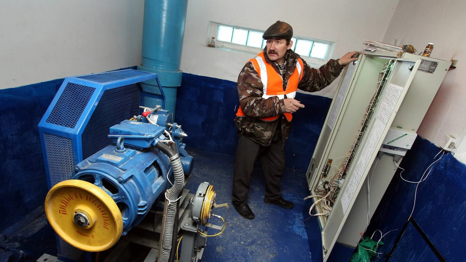 Дом мос ру. Вакансии в москве. На две вакансии. Вакансия управляющая домом москва. Менеджер консультант.