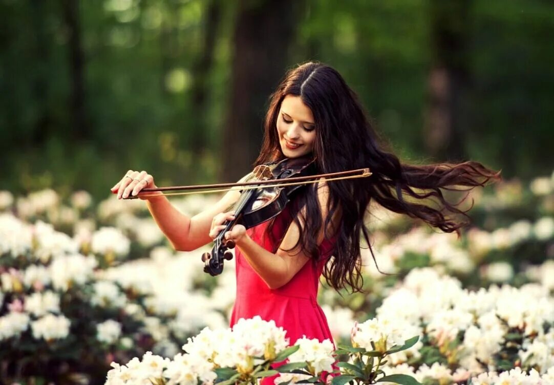 Девушки со скрипкой. Женщина со скрипкой. Фотосессия со скрипкой. Девочка со скрипкой. Загородная музыка