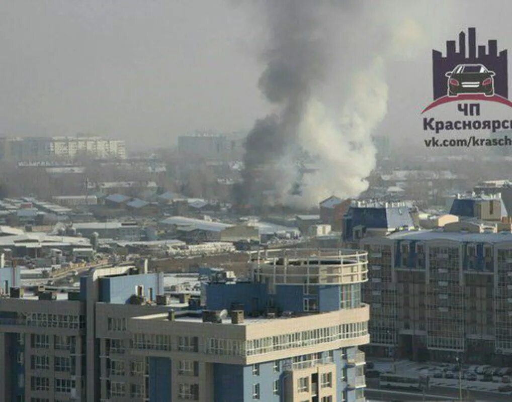 Пожар на малиновского в красноярске сегодня. Малиновского красноярск. Пожар в красноярске сегодня. Здание горит. Пожар на малиновского.