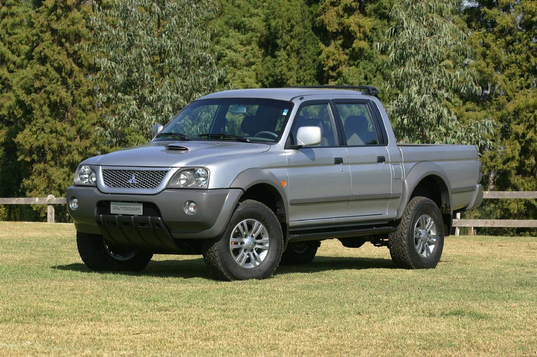 Л 200 поколения. Митсубиси л200 3 поколение. Митсубиси л200 2. Mitsubishi l200 2 поколение. Mitsubishi l200 внедорожник.