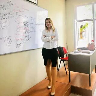 1017. Mini etekli öğretmenin yeni fotoğrafları ortaya çıktı. 