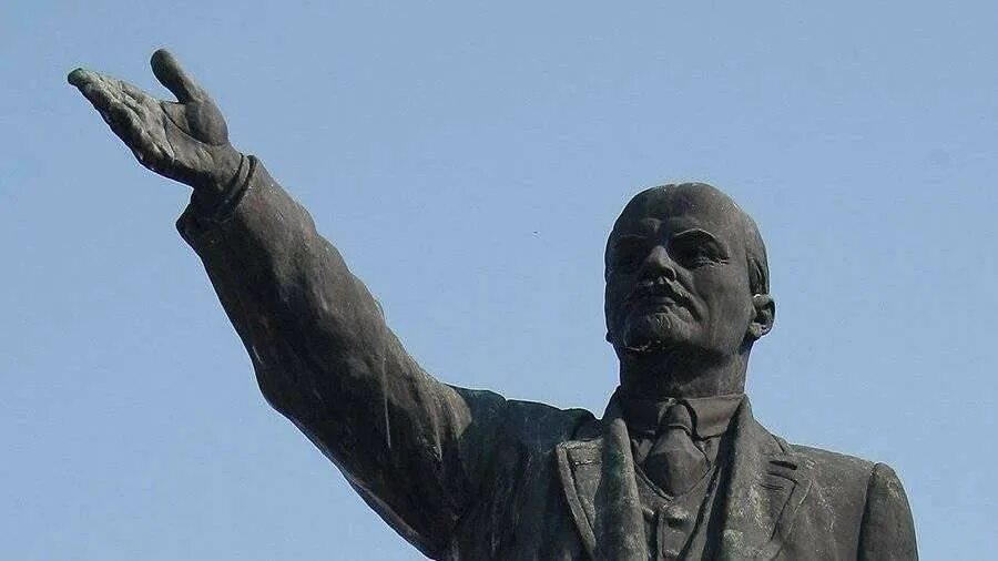 Памятник ленину на площади ленина (волгоград). В каком году поставили памятник ленина. Памятник ленина в поселке ильском. В каком году поставили памятник ленина. Памятники кургана.