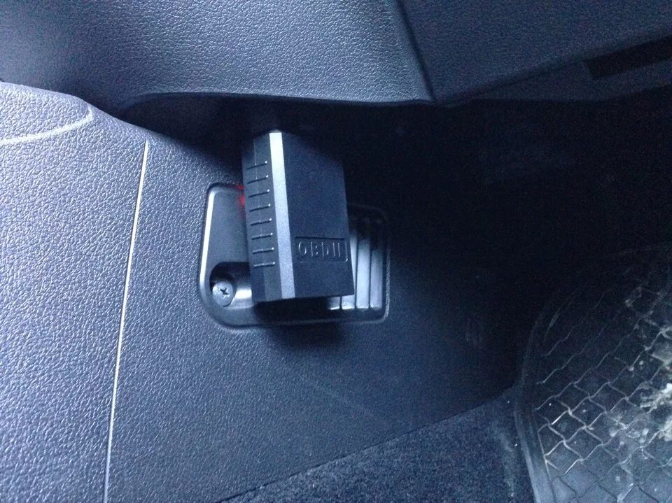 Где находится разъем на калине. Разъём obd2 на лада калина. разъем обд калина 2. лада калина разъем обд 2. разъем обд 2 калина 2.